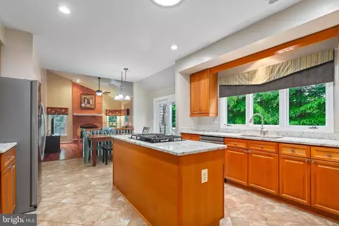 8530 Hooes Rd, Springfield, VA 22153 photo 15