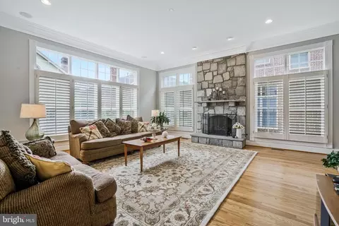 7511 Bulfinch Ct, Alexandria, VA 22315
