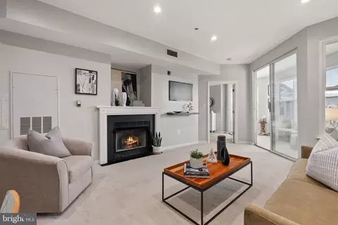 1645 International Dr #427, Mclean, VA 22102