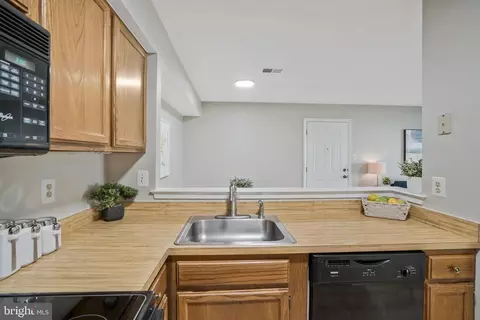 Kitchen - 7813 Harrowgate Cir #A, Springfield, VA 22152 photo 3 of 4