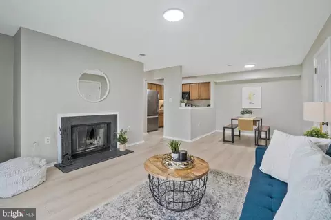 7813 Harrowgate Cir #A, Springfield, VA 22152