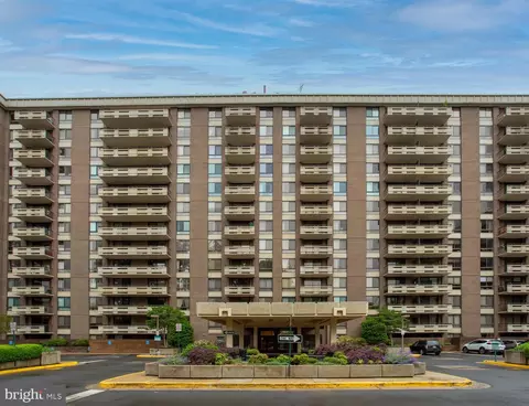 1808 Old Meadow Rd #303, Mclean, VA 22102