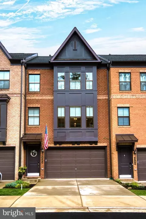 3794 Rainier Dr, Fairfax, VA 22033