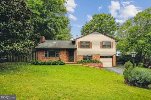 3007 Marl Pat Dr, Alexandria, VA 22310
