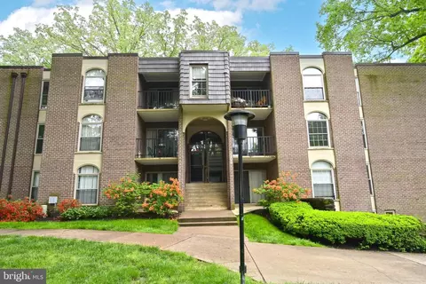 3308 Woodburn Village Dr #3308-31, Annandale, VA 22003