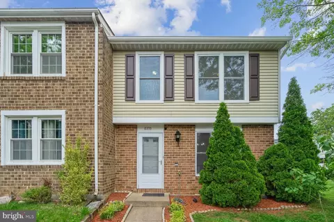 8333 Pondside Ter, Alexandria, VA 22309