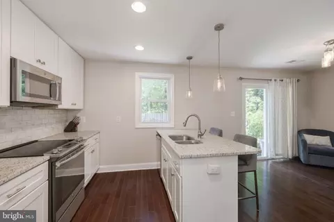8332 Moline Pl, Springfield, VA 22153 photo 5