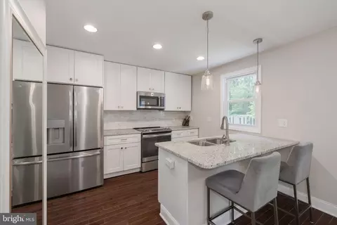 8332 Moline Pl, Springfield, VA 22153 photo 6