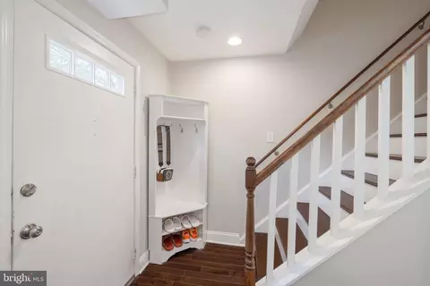 8332 Moline Pl, Springfield, VA 22153 photo 4