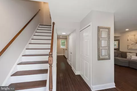 8332 Moline Pl, Springfield, VA 22153 photo 3