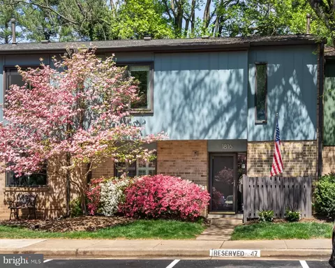 1816 Ivy Oak Sq, Reston, VA 20190