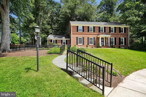 8709 Eaglebrook Ct, Alexandria, VA 22308
