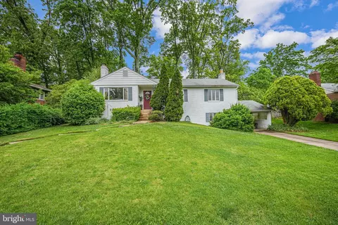 6322 Villa Ln, Falls Church, VA 22044