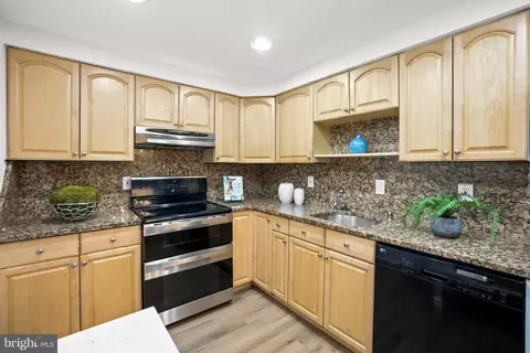 7640 Tremayne Pl #308, Mclean, VA 22102 photo 16