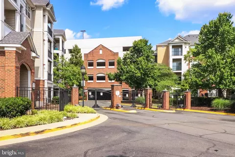 12909 Centre Park Cir #201, Herndon, VA 20171