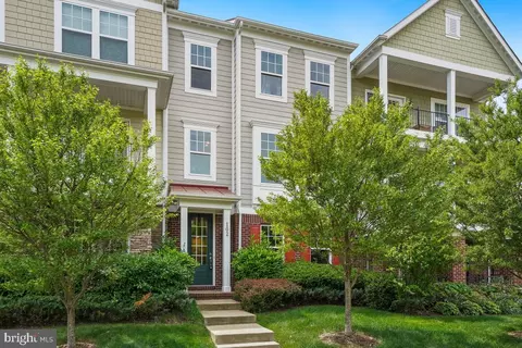 102 Anthem Ave, Herndon, VA 20170