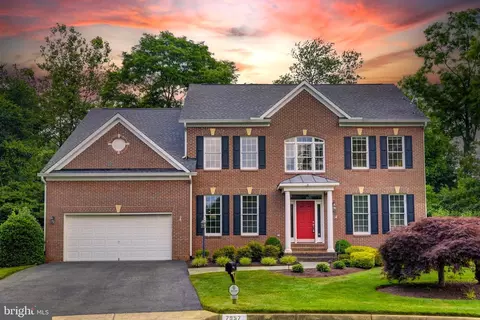 7957 Robarge Ct, Dunn Loring, VA 22027