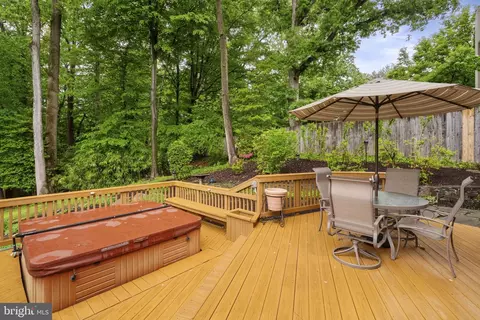 Exterior - 1802 Briar Ridge Ct, Mclean, VA 22101 photo 15 of 23