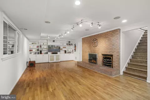 Living - 1802 Briar Ridge Ct, Mclean, VA 22101 photo 11 of 13