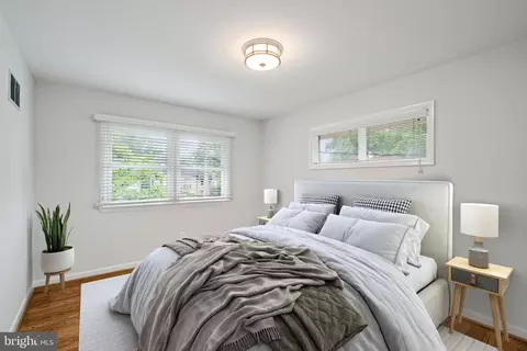Bedroom - 1802 Briar Ridge Ct, Mclean, VA 22101 photo 4 of 6