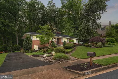 Exterior - 1802 Briar Ridge Ct, Mclean, VA 22101 photo 3 of 23