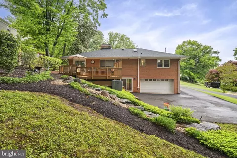 Exterior - 1802 Briar Ridge Ct, Mclean, VA 22101 photo 13 of 23