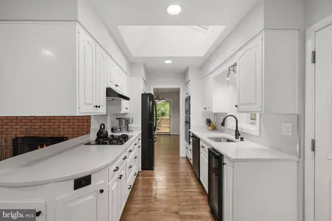 Kitchen - 1802 Briar Ridge Ct, Mclean, VA 22101 photo 3 of 4
