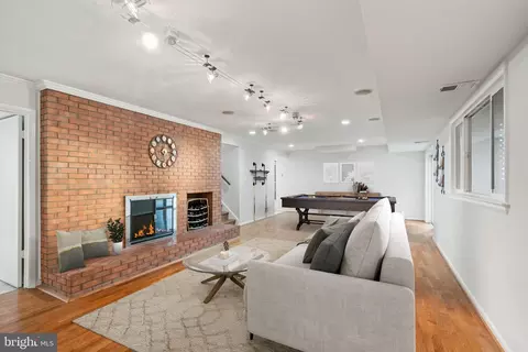 Living - 1802 Briar Ridge Ct, Mclean, VA 22101 photo 9 of 13