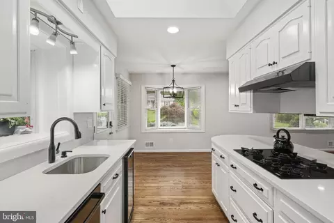 Kitchen - 1802 Briar Ridge Ct, Mclean, VA 22101 photo 4 of 4