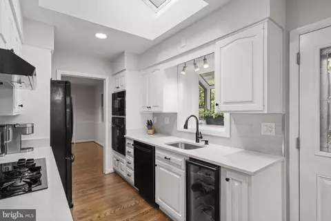 Kitchen - 1802 Briar Ridge Ct, Mclean, VA 22101 photo 2 of 4