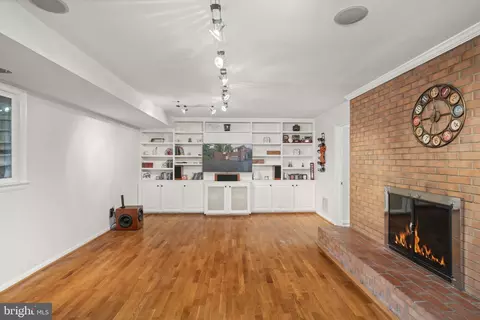 Living - 1802 Briar Ridge Ct, Mclean, VA 22101 photo 12 of 13