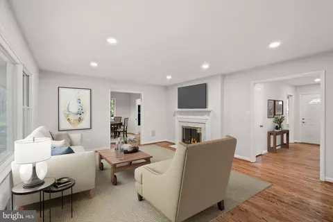 Living - 1802 Briar Ridge Ct, Mclean, VA 22101 photo 4 of 13
