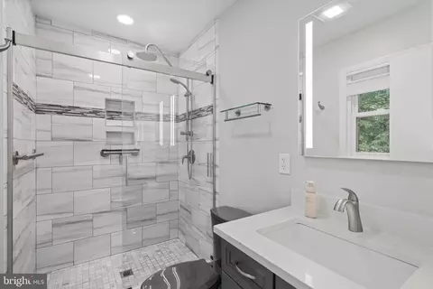 Bath - 1802 Briar Ridge Ct, Mclean, VA 22101 photo 1 of 7