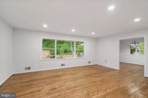 Living - 1802 Briar Ridge Ct, Mclean, VA 22101 photo 6 of 13