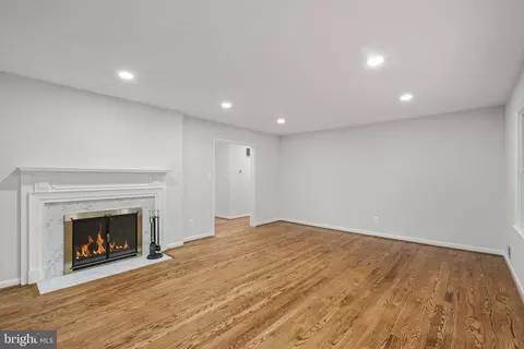 Living - 1802 Briar Ridge Ct, Mclean, VA 22101 photo 8 of 13