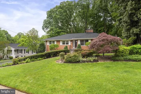 Exterior - 1802 Briar Ridge Ct, Mclean, VA 22101 photo 8 of 23