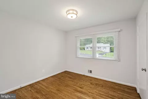 Bedroom - 1802 Briar Ridge Ct, Mclean, VA 22101 photo 2 of 6