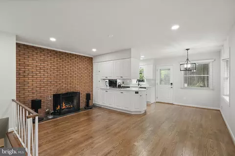 Living - 1802 Briar Ridge Ct, Mclean, VA 22101 photo 2 of 13