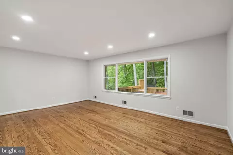 Living - 1802 Briar Ridge Ct, Mclean, VA 22101 photo 7 of 13