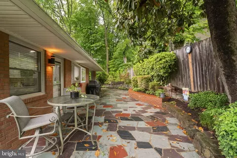 Exterior - 1802 Briar Ridge Ct, Mclean, VA 22101 photo 6 of 23