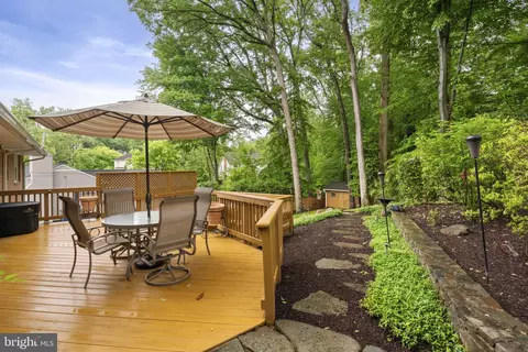Exterior - 1802 Briar Ridge Ct, Mclean, VA 22101 photo 16 of 23