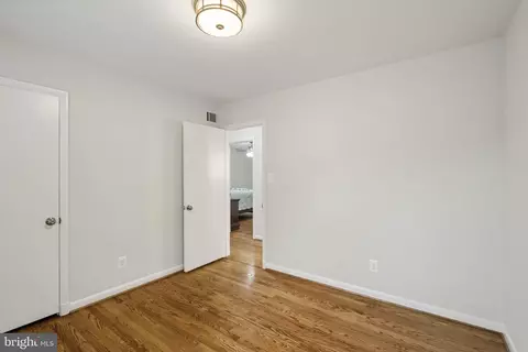 Bedroom - 1802 Briar Ridge Ct, Mclean, VA 22101 photo 3 of 6