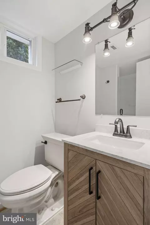 Bath - 1802 Briar Ridge Ct, Mclean, VA 22101 photo 6 of 7