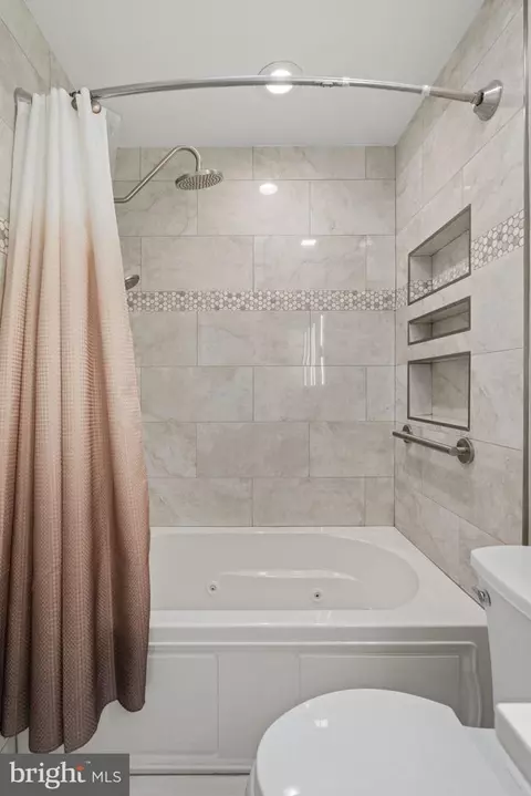 Bath - 1802 Briar Ridge Ct, Mclean, VA 22101 photo 4 of 7