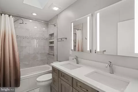 Bath - 1802 Briar Ridge Ct, Mclean, VA 22101 photo 3 of 7