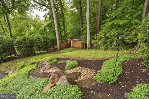 Exterior - 1802 Briar Ridge Ct, Mclean, VA 22101 photo 17 of 23
