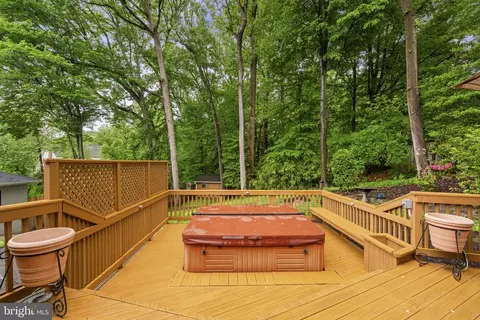 Exterior - 1802 Briar Ridge Ct, Mclean, VA 22101 photo 14 of 23