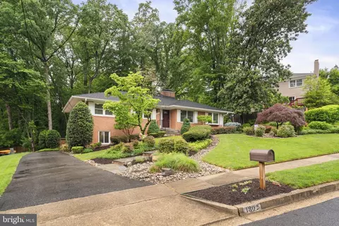 Exterior - 1802 Briar Ridge Ct, Mclean, VA 22101 photo 2 of 23