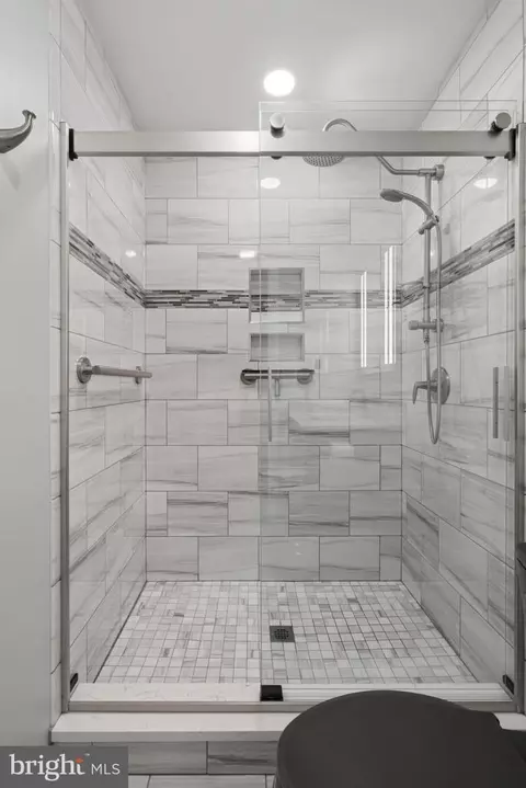 Bath - 1802 Briar Ridge Ct, Mclean, VA 22101 photo 2 of 7