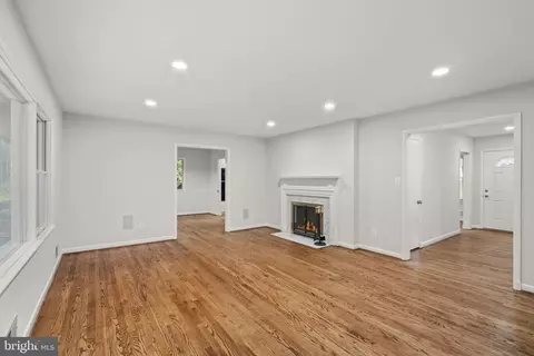 Living - 1802 Briar Ridge Ct, Mclean, VA 22101 photo 5 of 13
